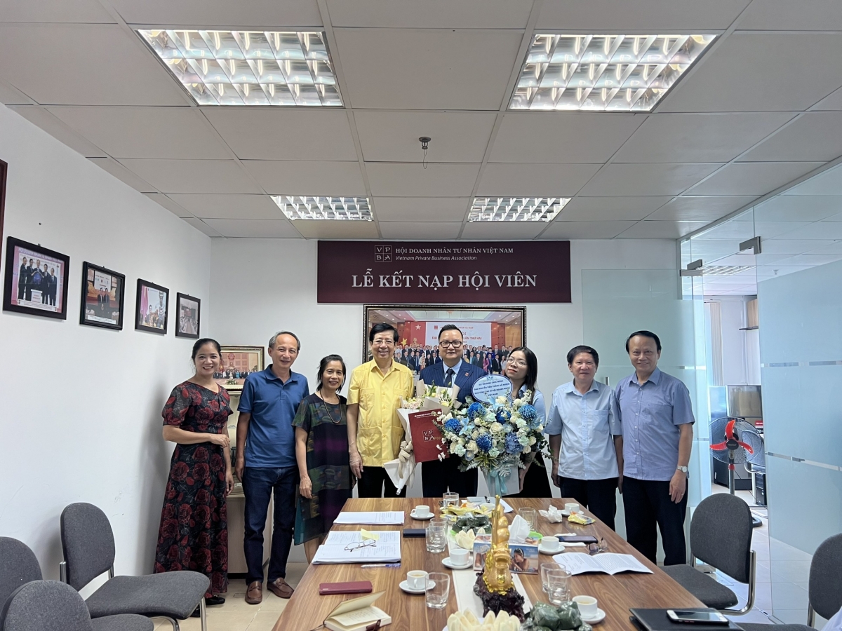 Tập thể Hội DNTNVN chúc mừng ông Thắng đảm nhận trọng trách mới Tập thể Hội DNTNVN chúc mừng ông Thắng đảm nhận trọng trách mới